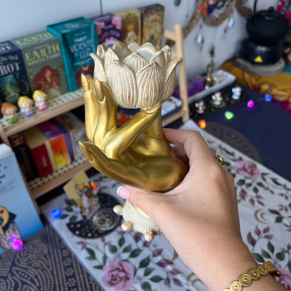 Candelabro en forma de mano - Imagen 3
