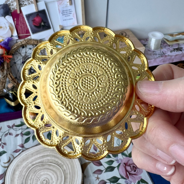 Plato de Metal Dorado - Imagen 4