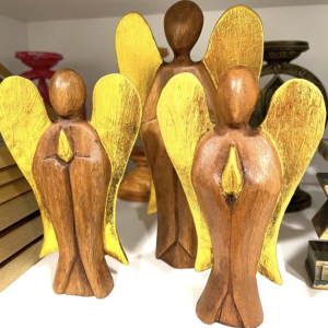 Ángel de la guarda tallado a mano