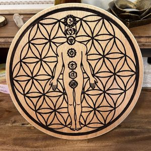 Esfera de madera silueta chakras