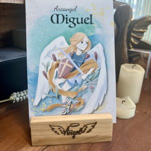 Reposa Oráculos y Cartas de Madera Natural - Ángel -