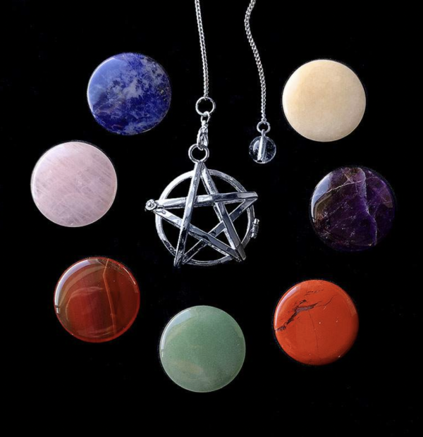 Péndulo Exclusivo en Forma de Pentagrama con Minerales para los 7 Chakras