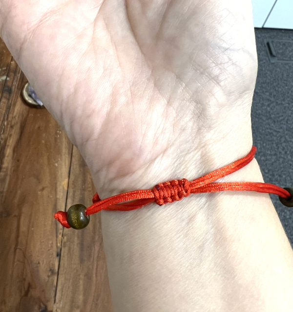 Pulsera Roja de Feng Shui para la Armonía y la Prosperidad - Imagen 2
