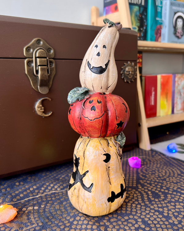 Figura Tótem de 3 Calabazas la bruja de Halloween