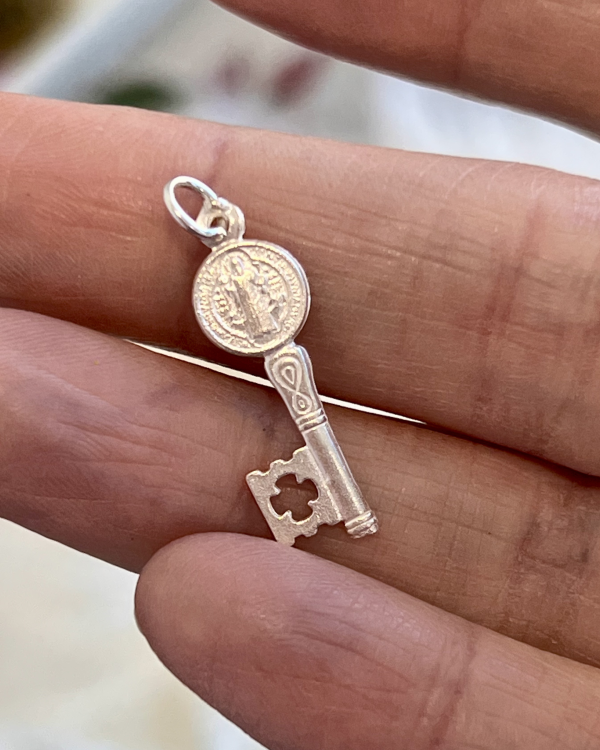 Colgante Plata de Ley - Llave Medalla Cruz de San Benito - Imagen 4