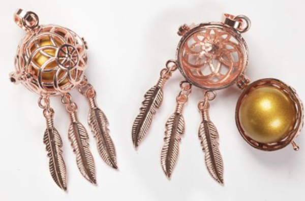 Llamador de Ángeles de Acero Dorado Rosado con plumas