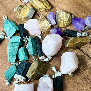 Colgante mineral en bruto