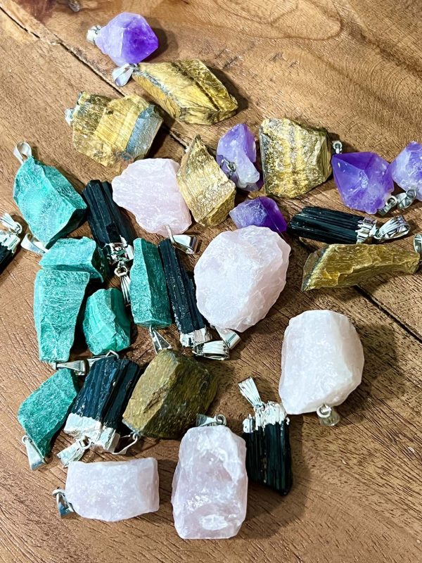 Colgante mineral en bruto