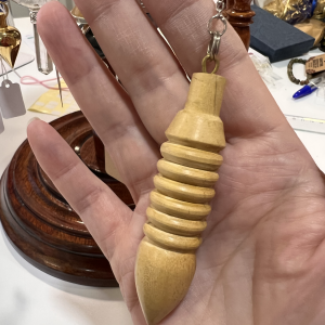 Péndulo madera clara