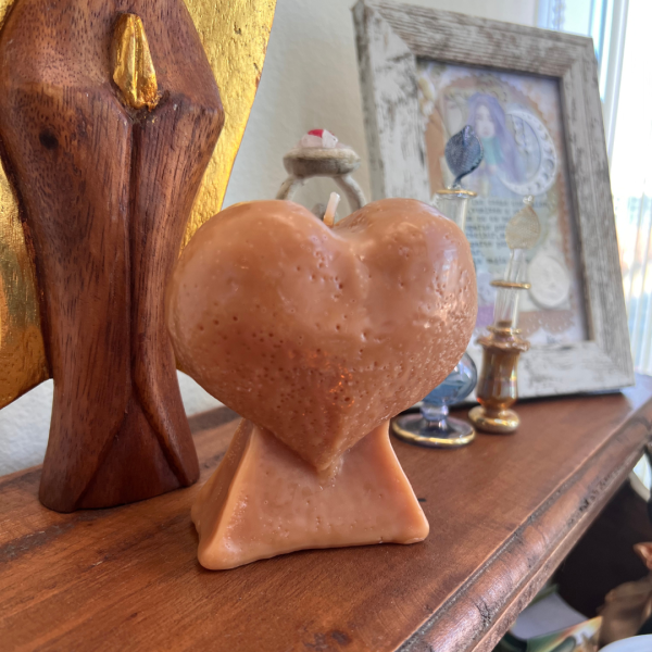 Vela de miel en forma de corazón